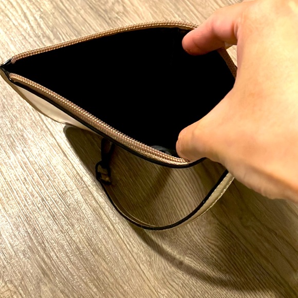 VICTORIA’S SECRET MEDIUM WRISTLET - Picture 5 of 5